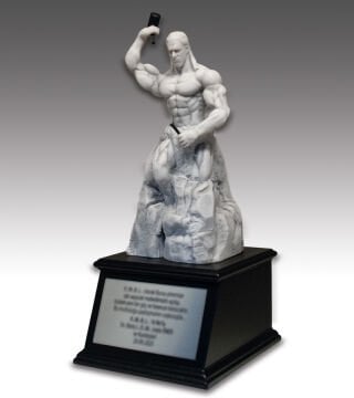 Kendini Yontan Adam (Antik Taş Efekt)