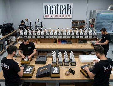 Kendini Yontan Adam (Antik Taş Efekt)