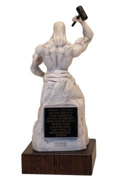 Kendini Yontan Adam (Antik Taş Efekt)