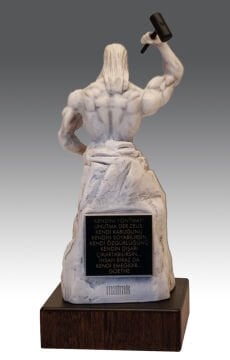 Kendini Yontan Adam (Antik Taş Efekt) The Self-Sculpting Man