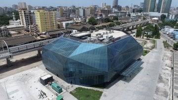 Tanzanya: İstasyon, trenyolu, köprü, viyadük ve tüneller.